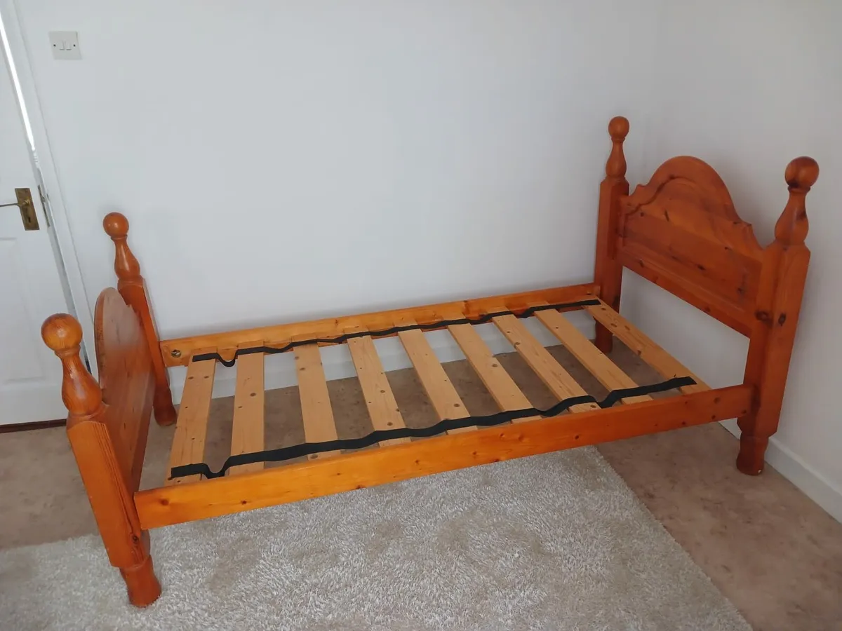 Single bed - Image 2