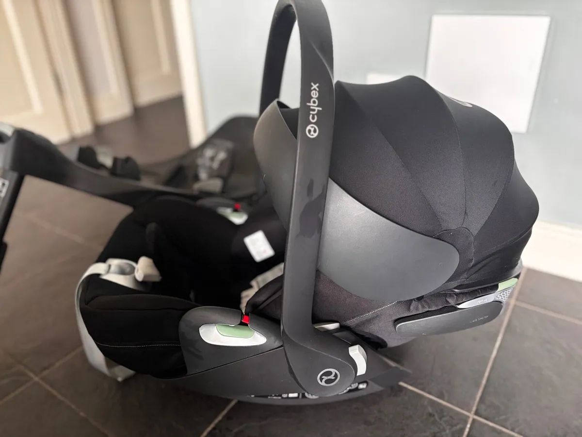 Infant car seat - Image 1