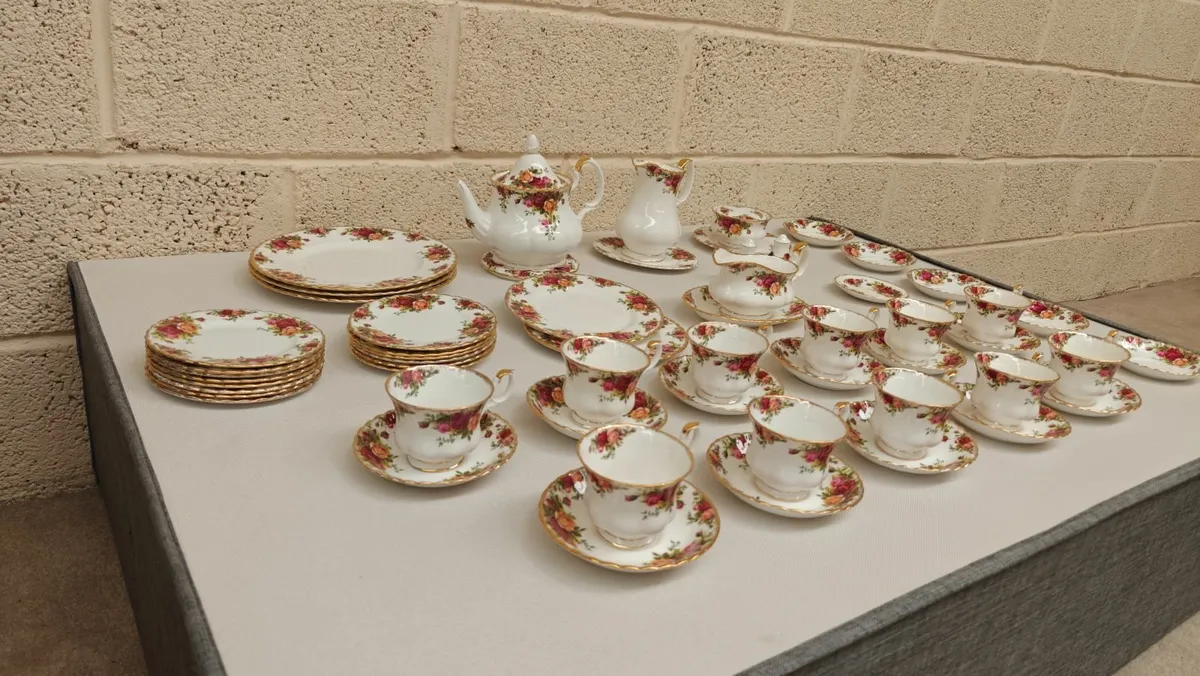 6 Cups and Plates Royal Albert Old Country Rose's - Image 2