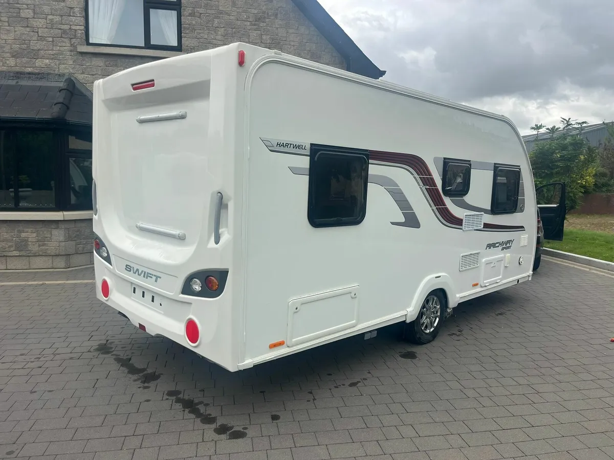 2017 swift archway SPORT fixed bed - Image 4