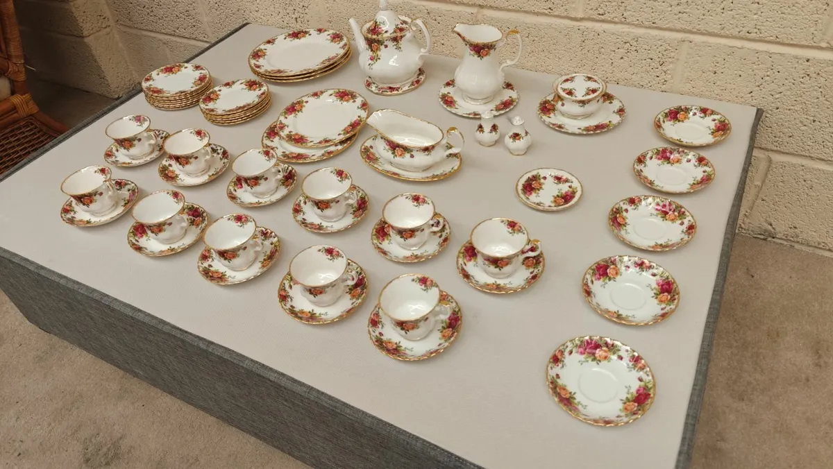 6 Cups and Plates Royal Albert Old Country Rose's - Image 4