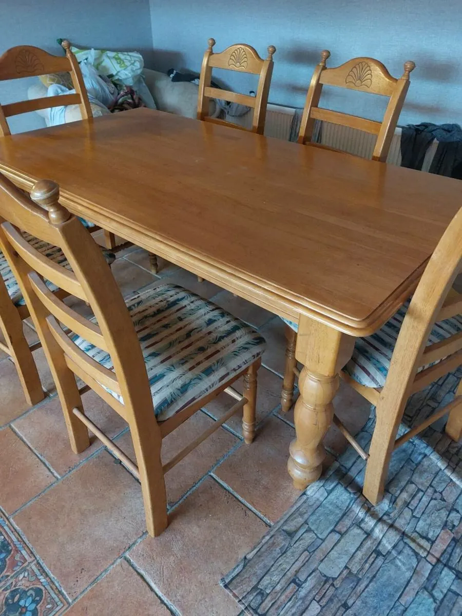 Dining Table and chairs - Image 1