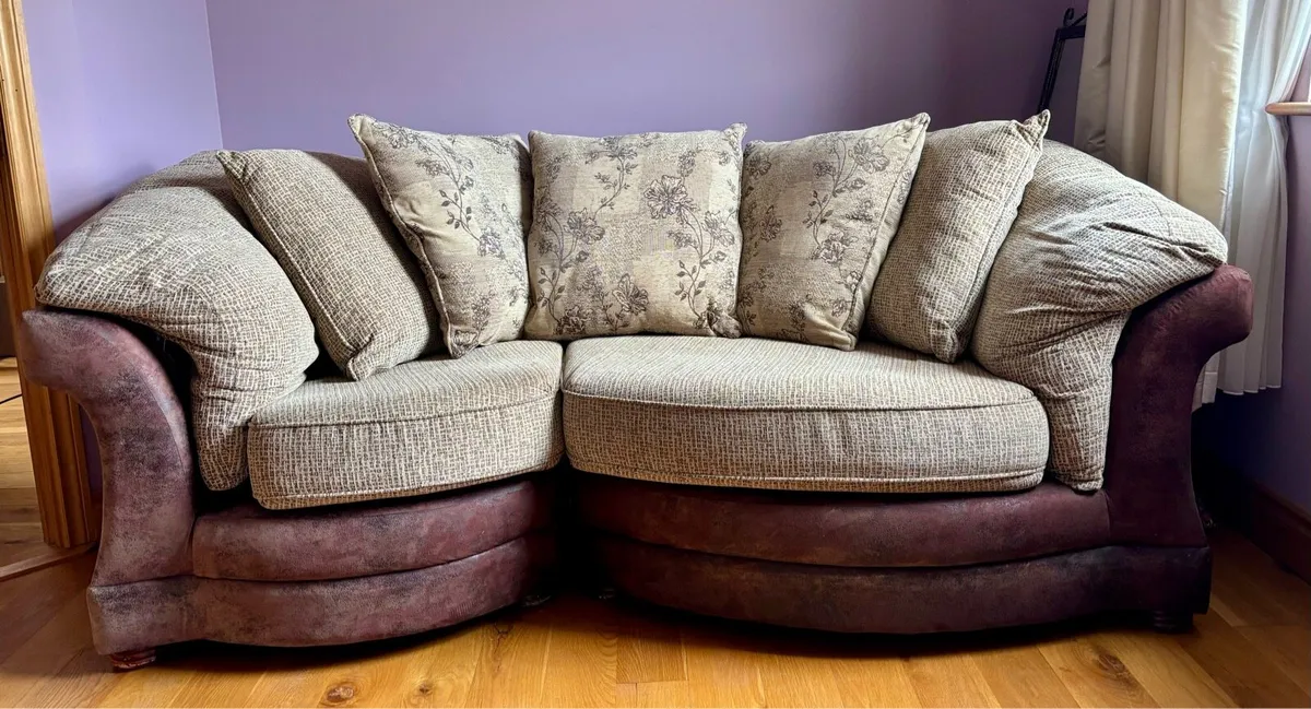 SOFA (Very Good Condition) - Image 1