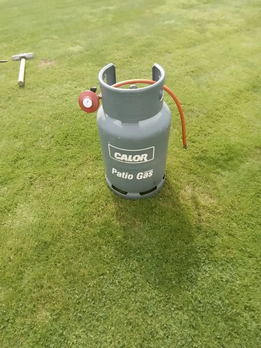 Gas tank and regulator