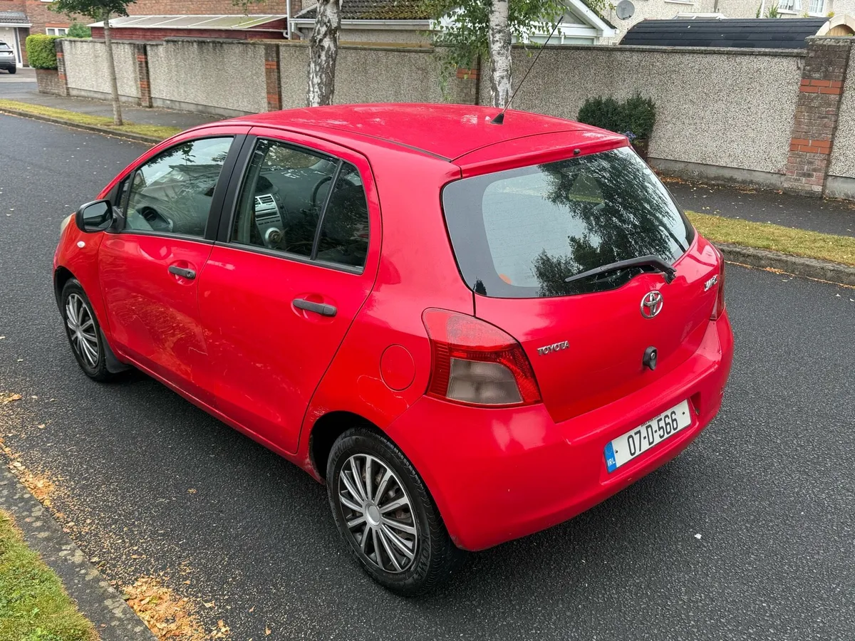 07 Yaris NCT 12/25 TAX 04/26 €1500 NO OFFERS - Image 2