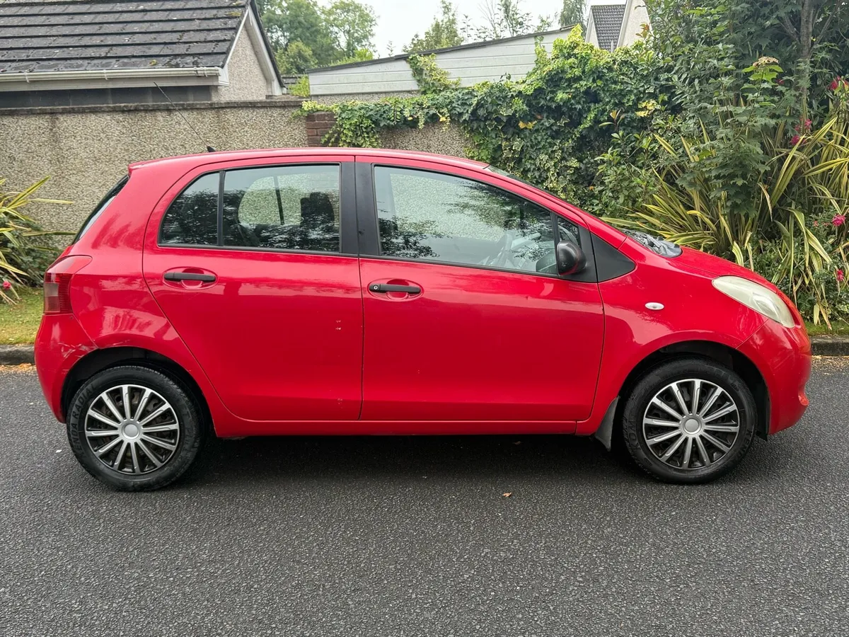 07 Yaris NCT 12/25 TAX 04/26 €1500 NO OFFERS - Image 4