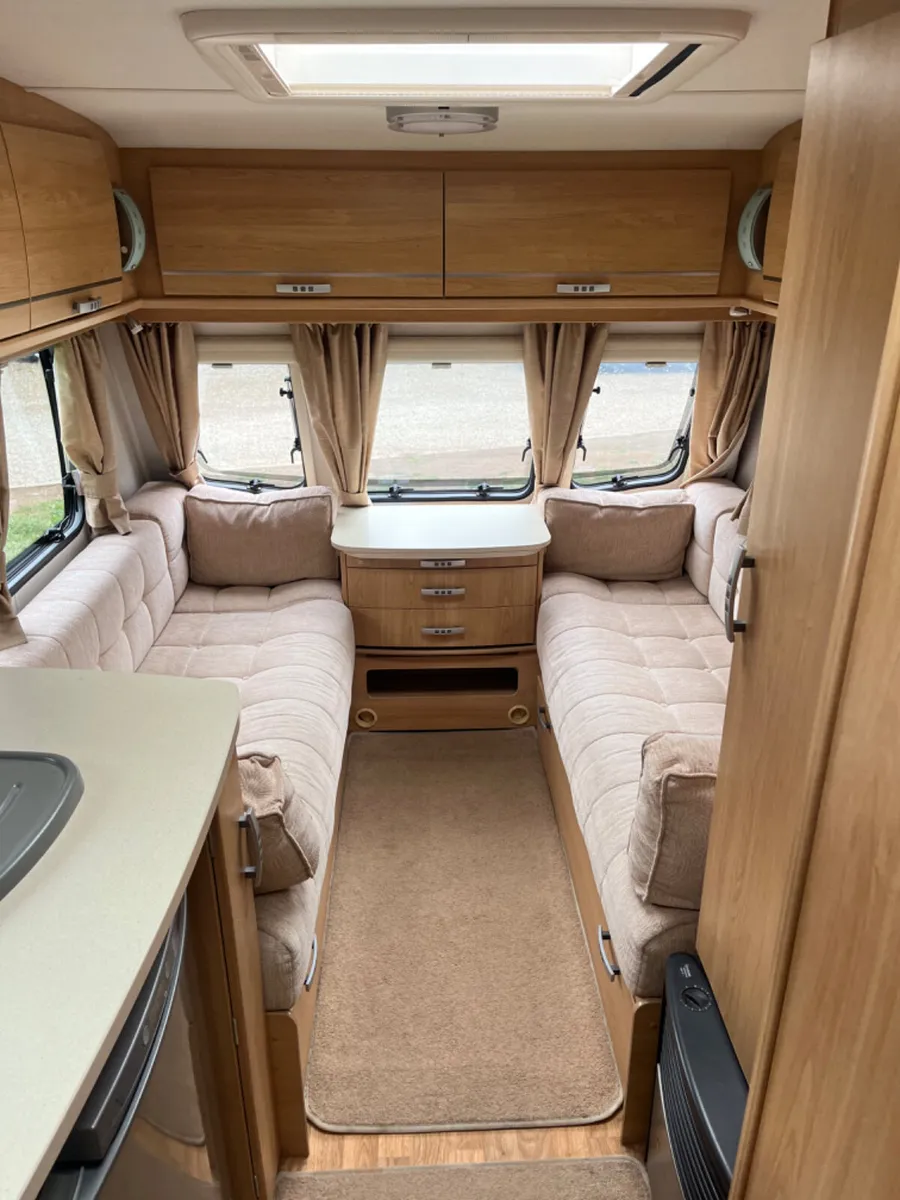 Lunar 6 Berth Triple Bunkbed Big Washroom Caravan - Image 3