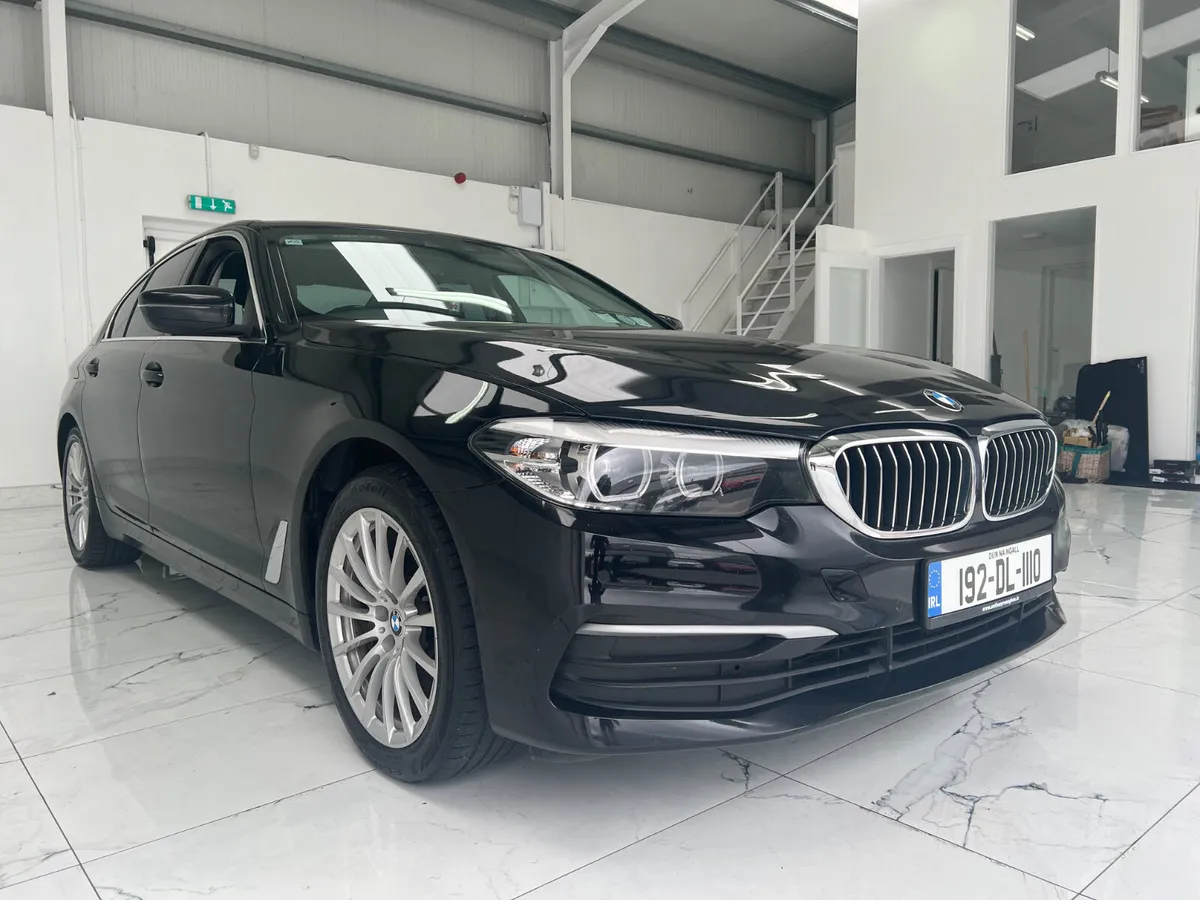 BMW 5-Series 2019 se - Image 1
