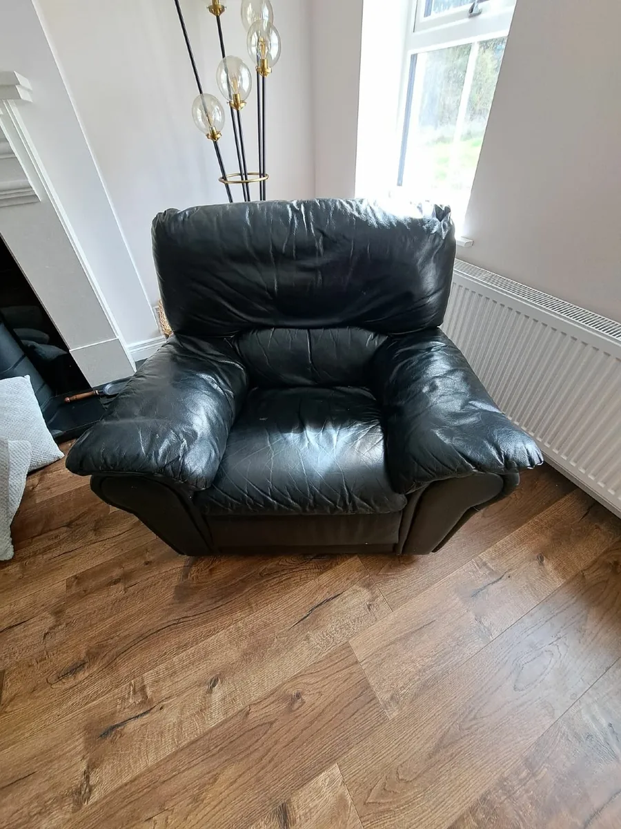 Leather suite of furniture - Image 2