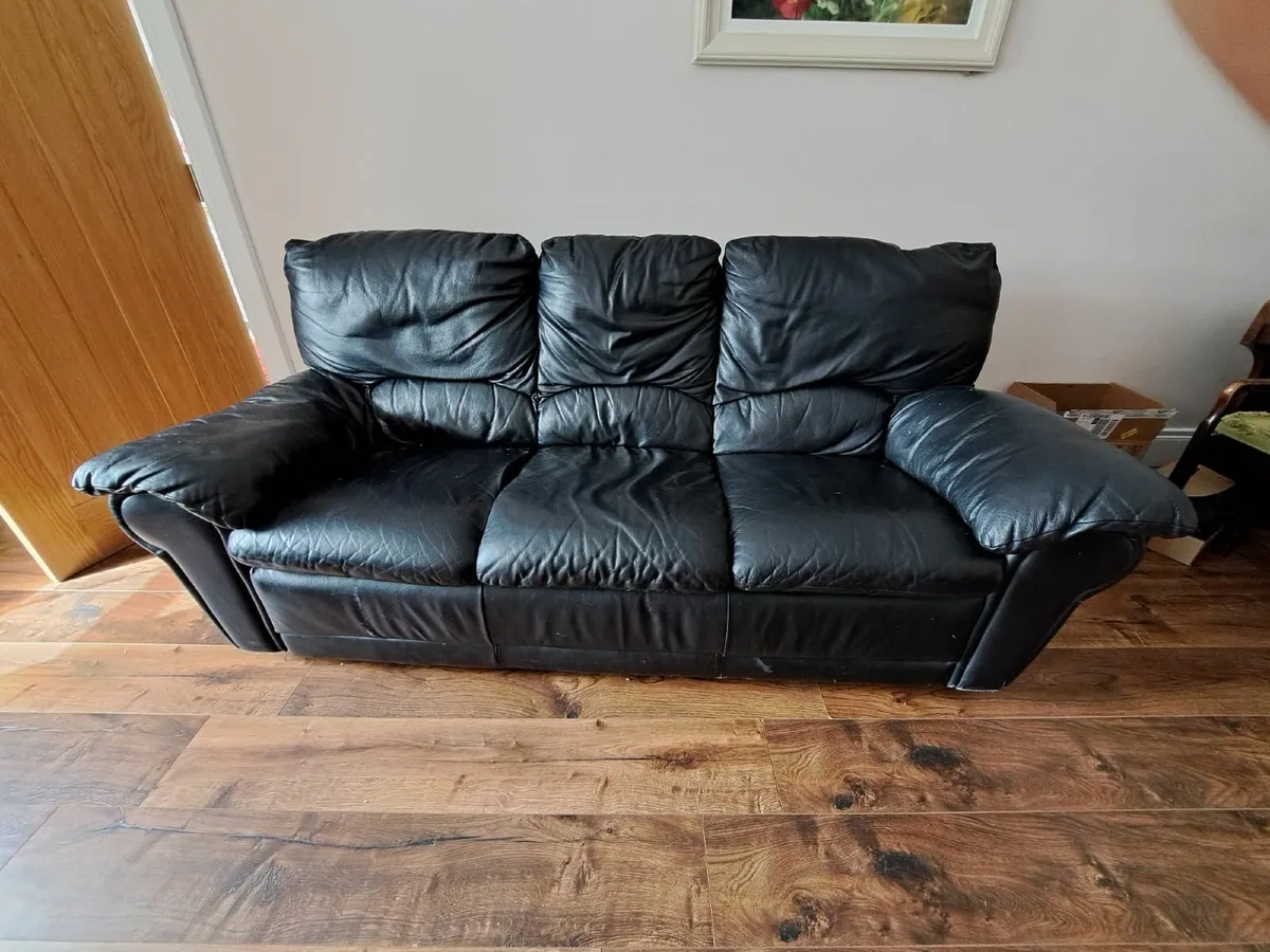 Leather suite of furniture - Image 1