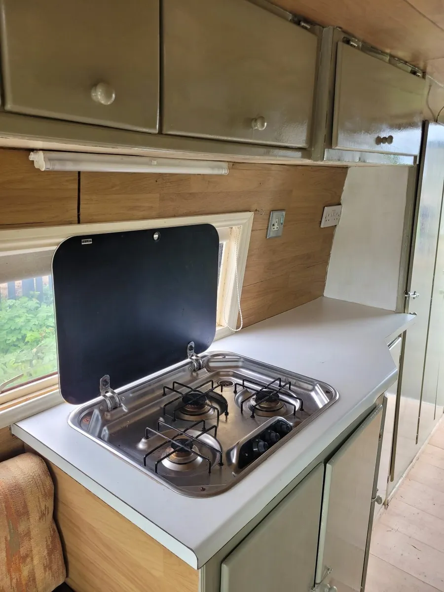 Mercedes Sprinter Camper - Image 2