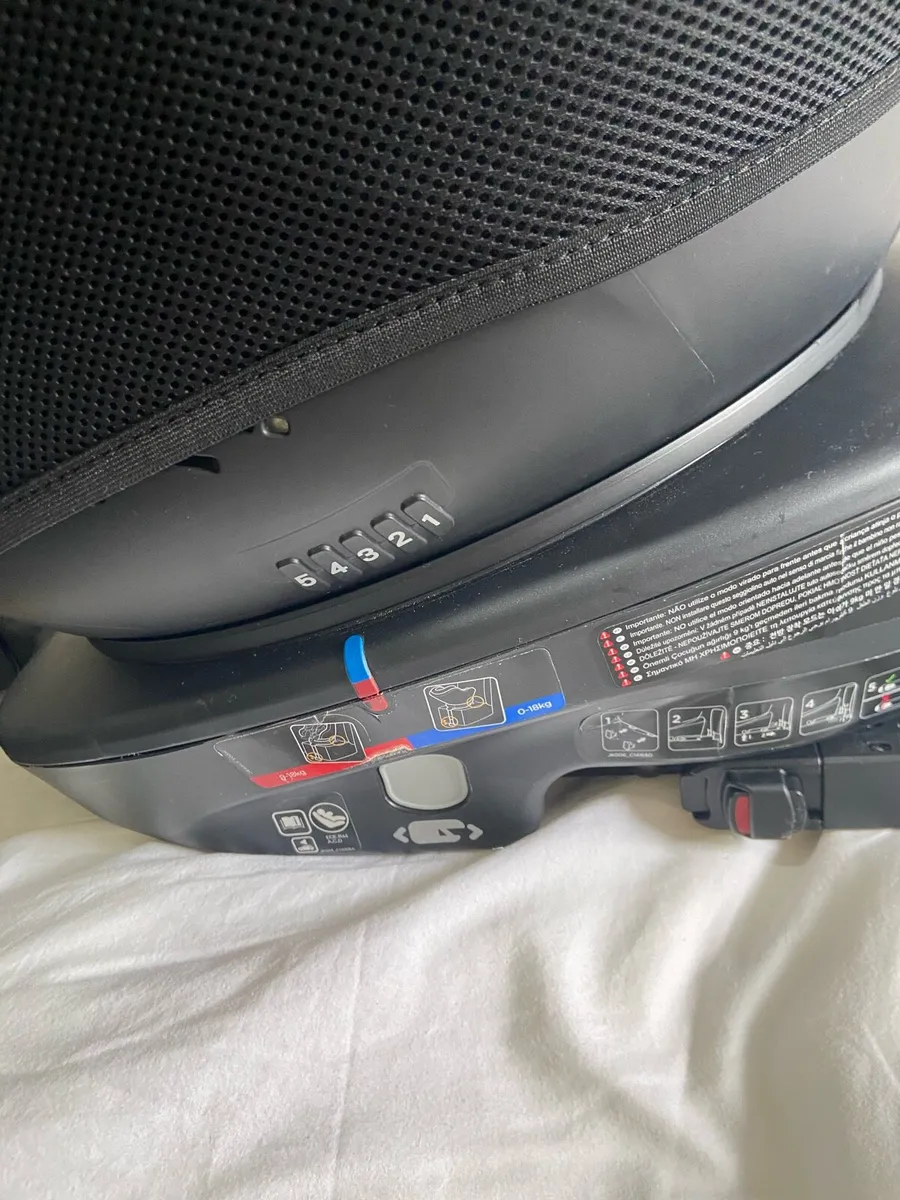Joie spin 360 car seats IMMACULATE CONDITION. - Image 2