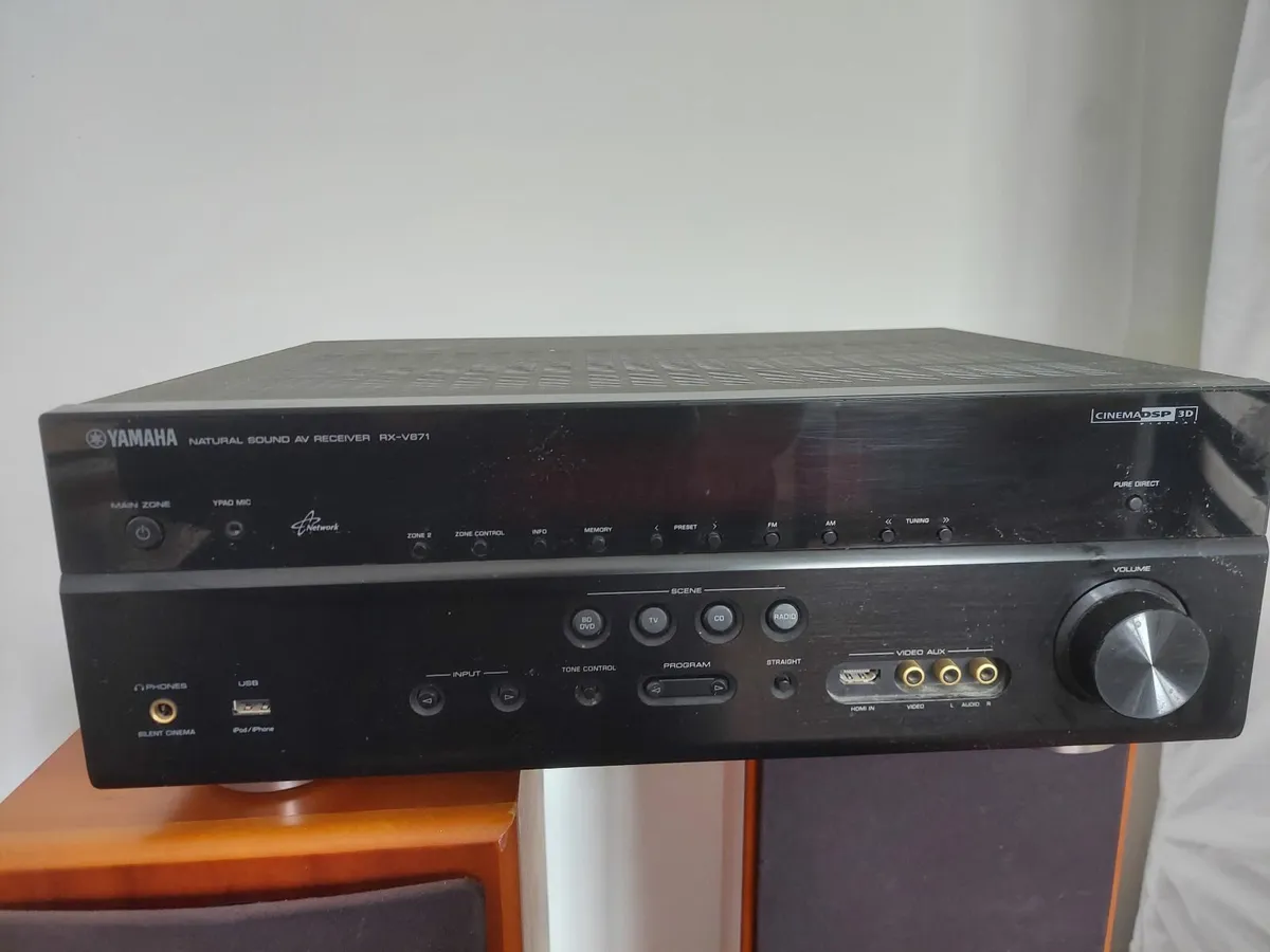 YAMAHA SURROUND SOUND AUDIO SYSTEM - Image 1