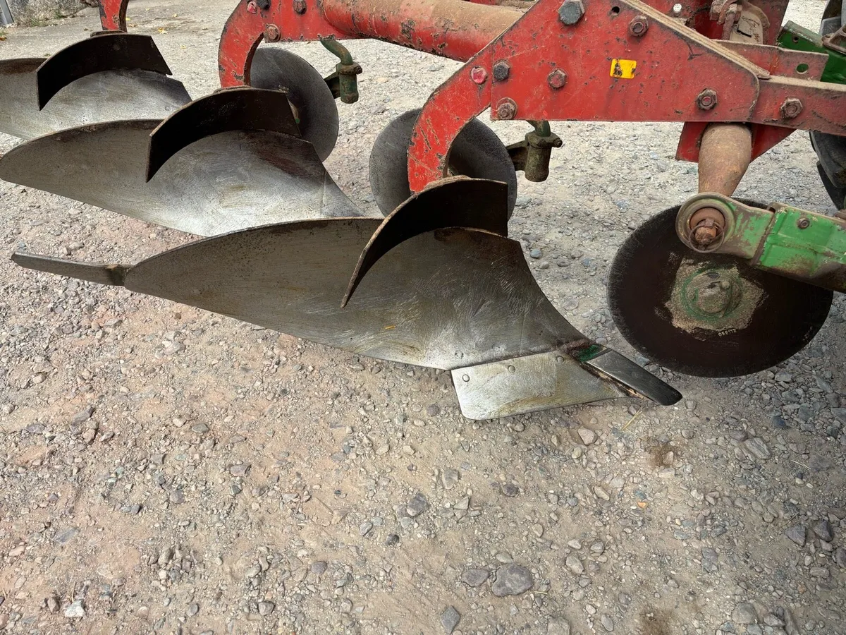 Kverneland plough - Image 3