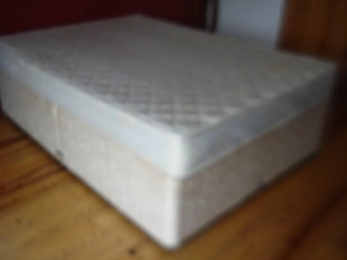 SLUMBERLAND DOUBLE DIVAN BED & MATTRESS. - Image 4