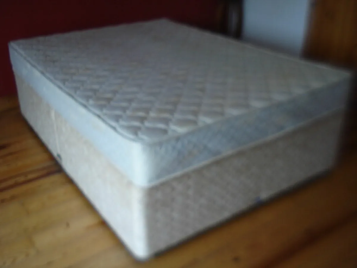 SLUMBERLAND DOUBLE DIVAN BED & MATTRESS. - Image 1