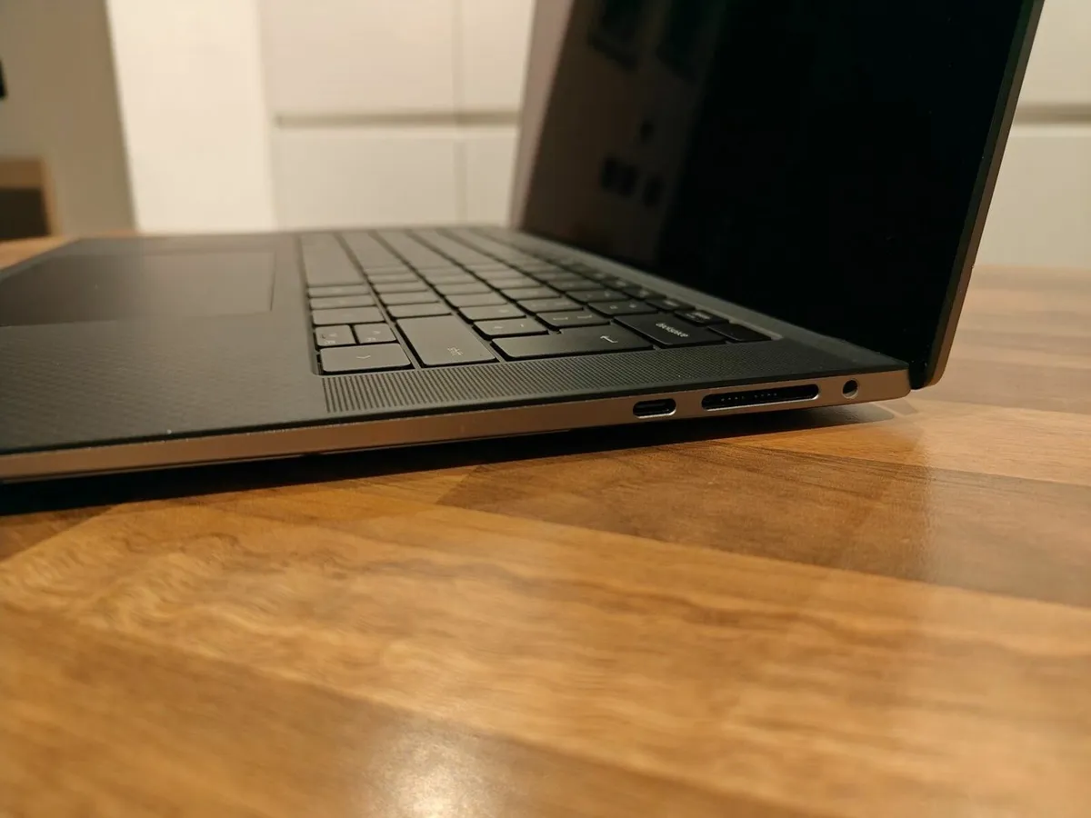 Dell Precision 5570 Laptop | INTEL i7(12th gen) | - Image 2