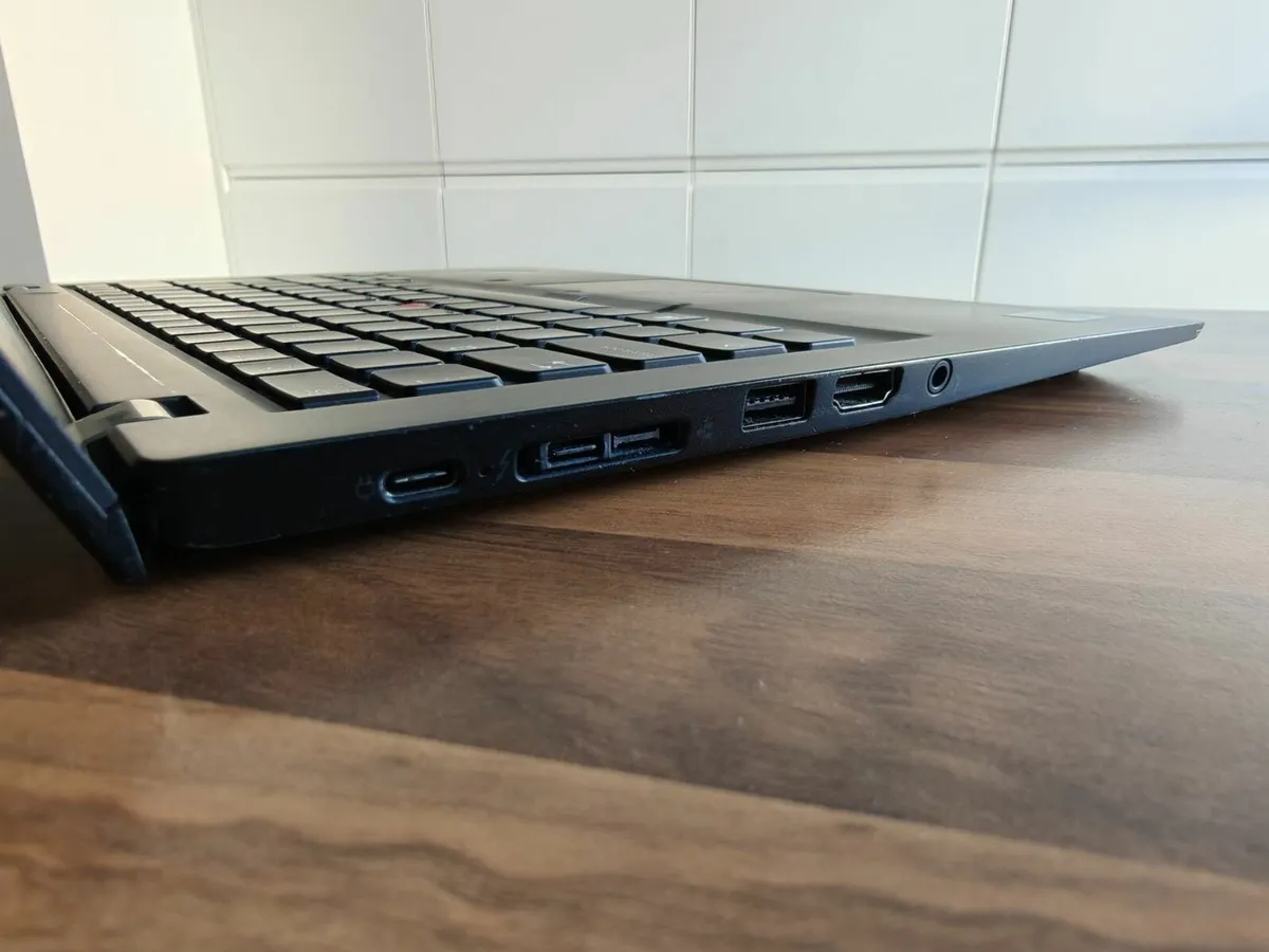 Lenovo Thinkpad T14s Gen 1 | i7 | 16GB | 256GB | - Image 4