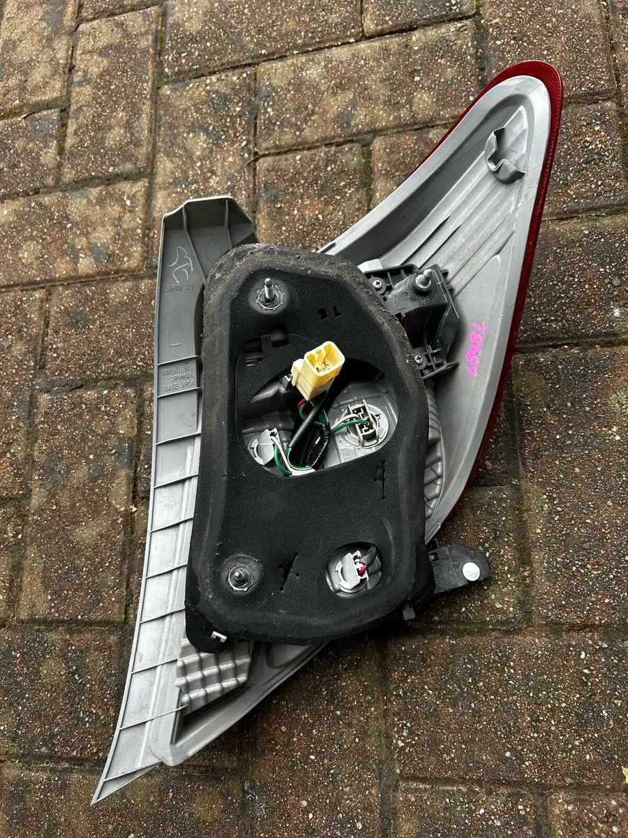 Rear lamp passenger side for Toyota vitz - Image 2