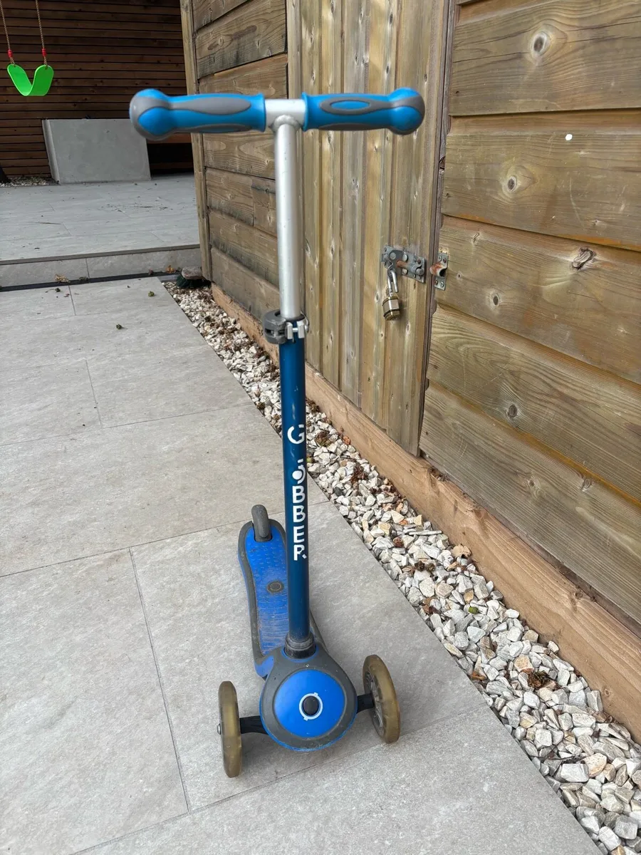 Kids Globber light up scooter - Image 1