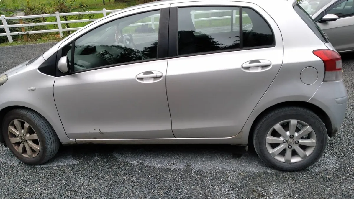 Toyota Yaris 2011 - Image 1