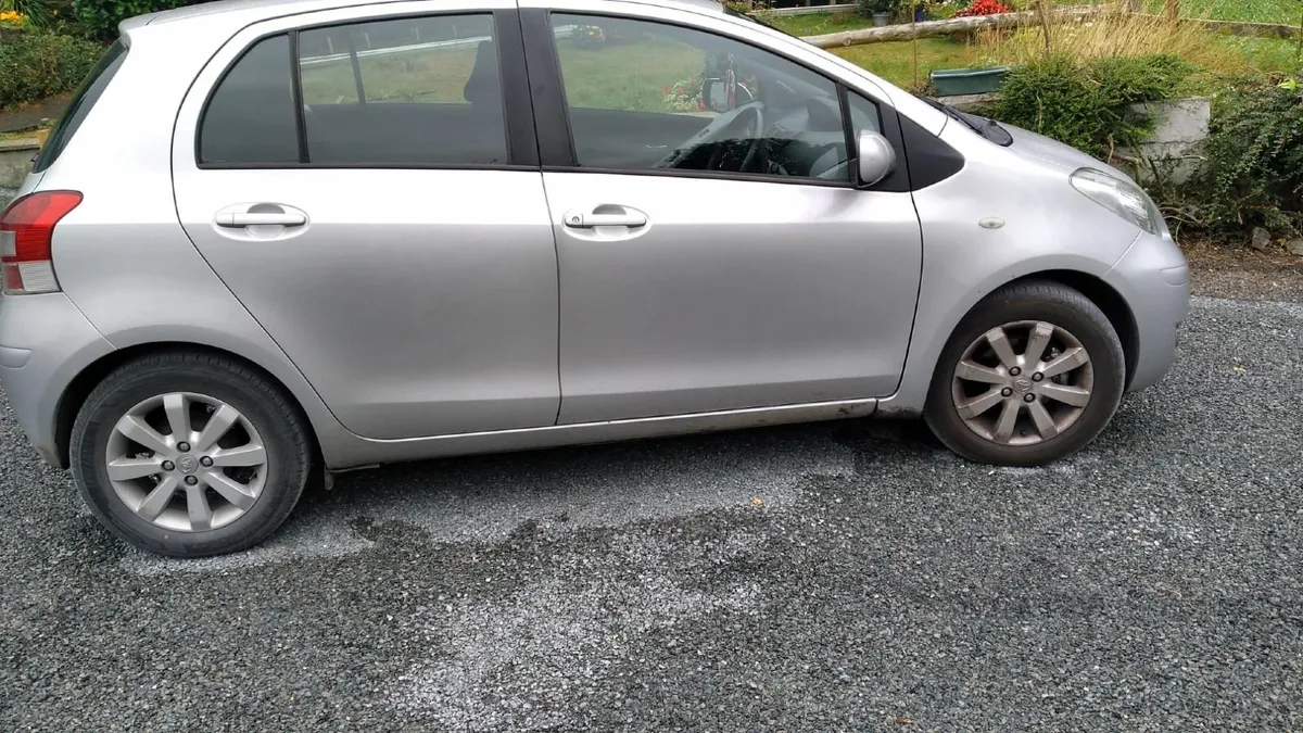 Toyota Yaris 2011 - Image 4