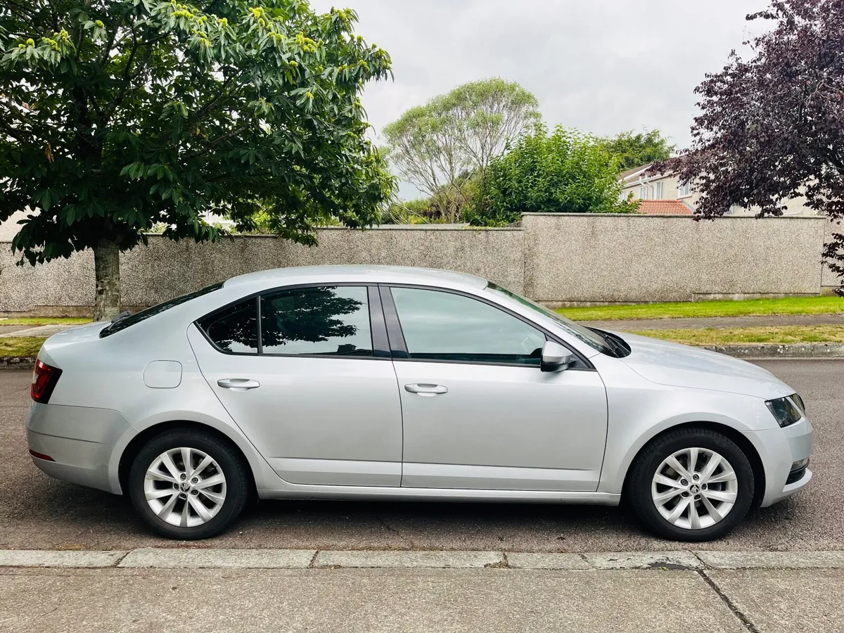 Skoda Octavia 2018 - Image 2