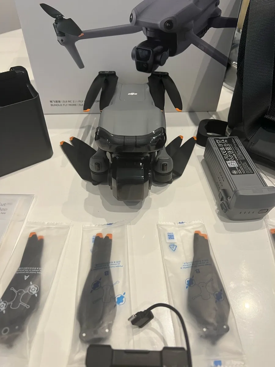 DJI AIR 3 as new - Image 3