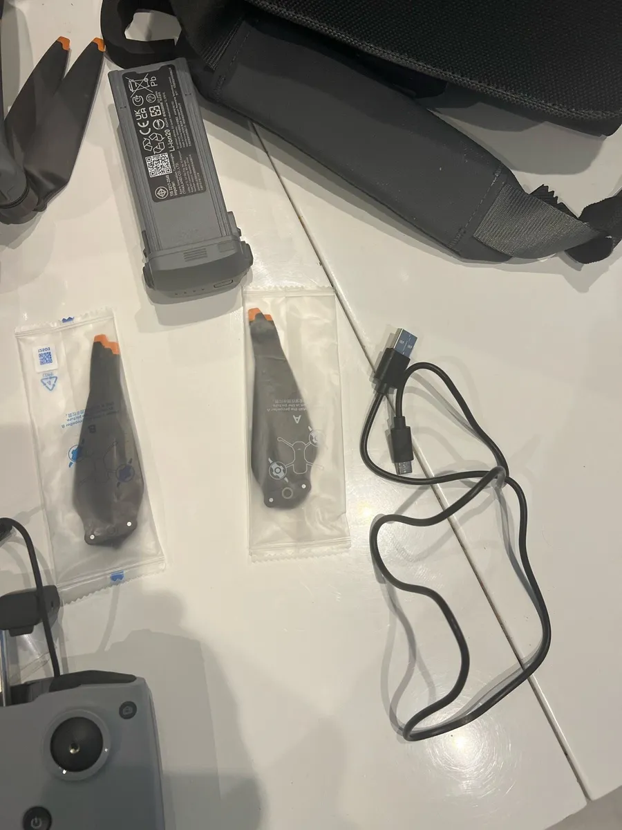 DJI AIR 3 as new - Image 4
