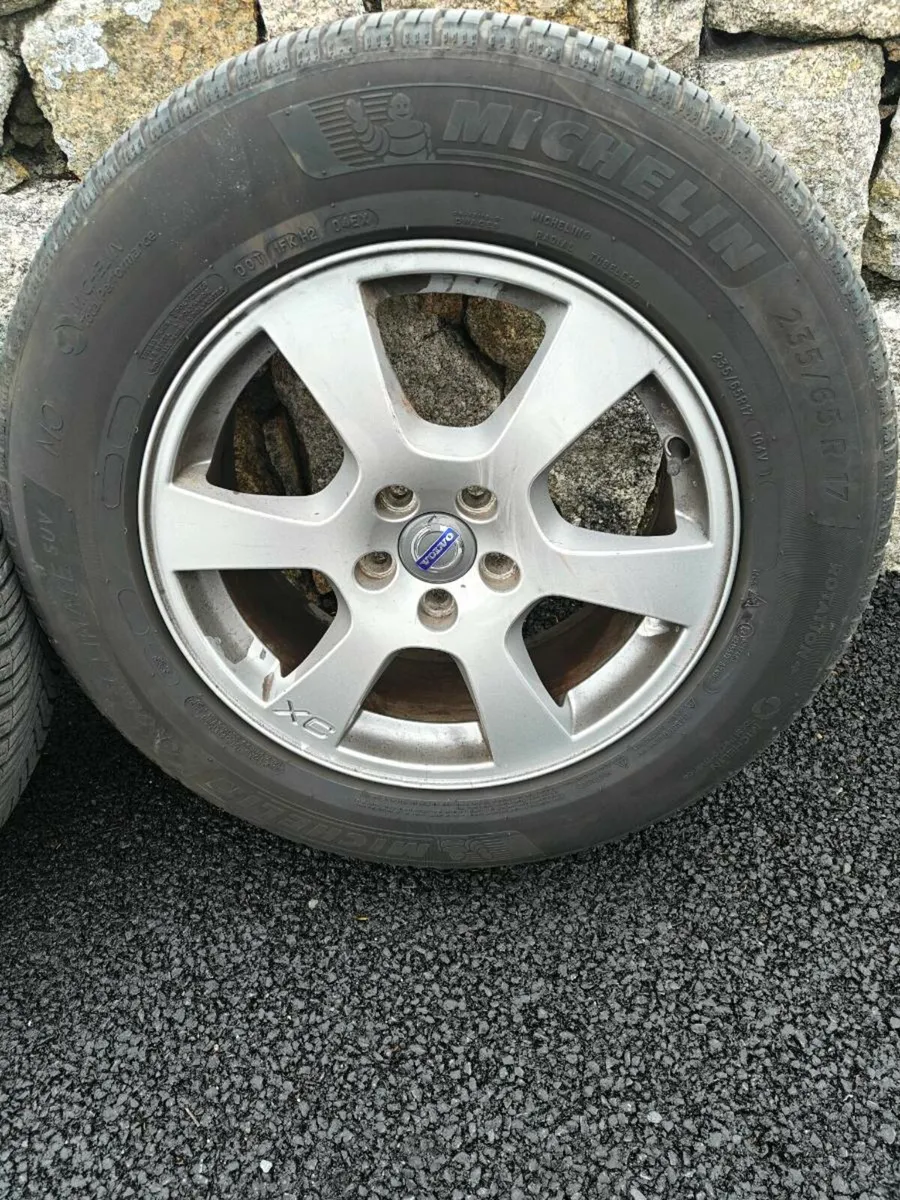 Volvo XC60 alloys with great Michelin tyres - Image 2