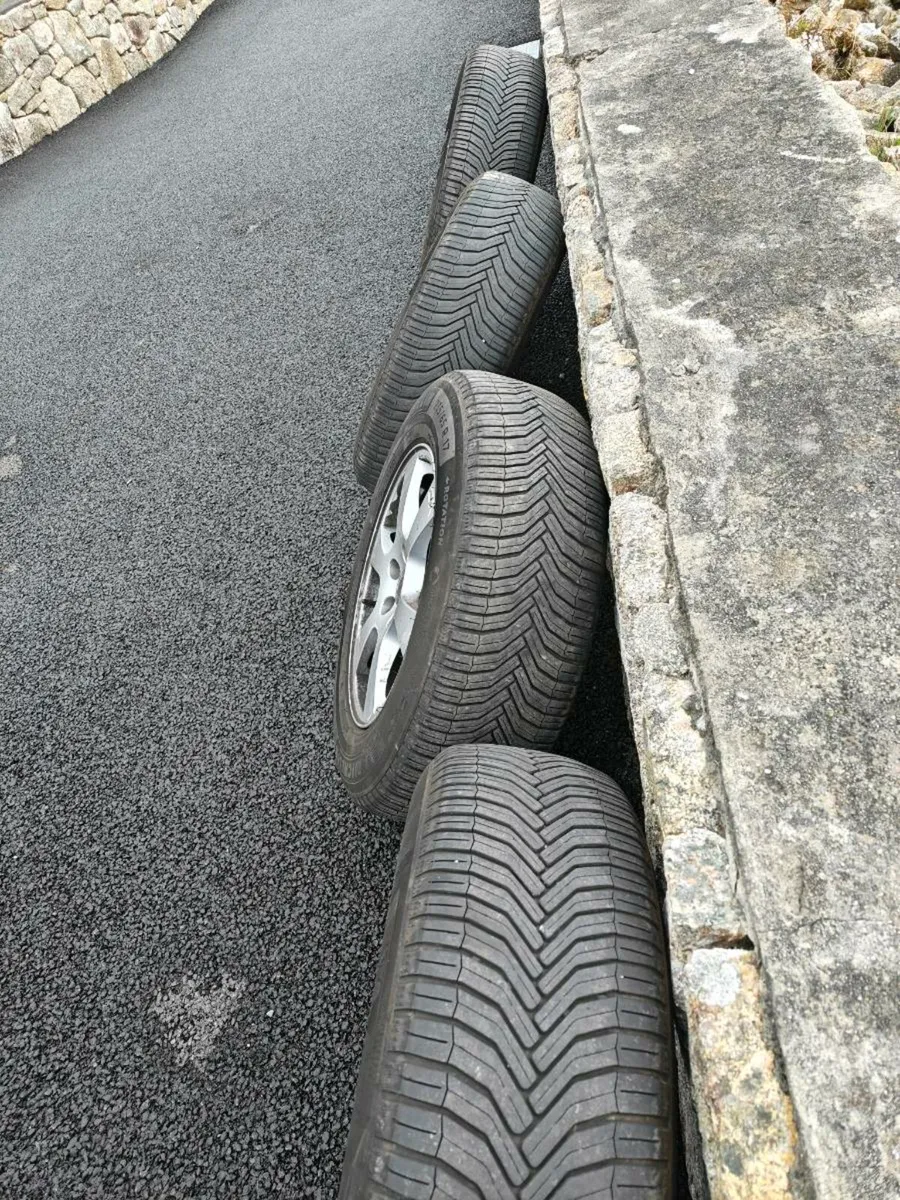 Volvo XC60 alloys with great Michelin tyres - Image 3