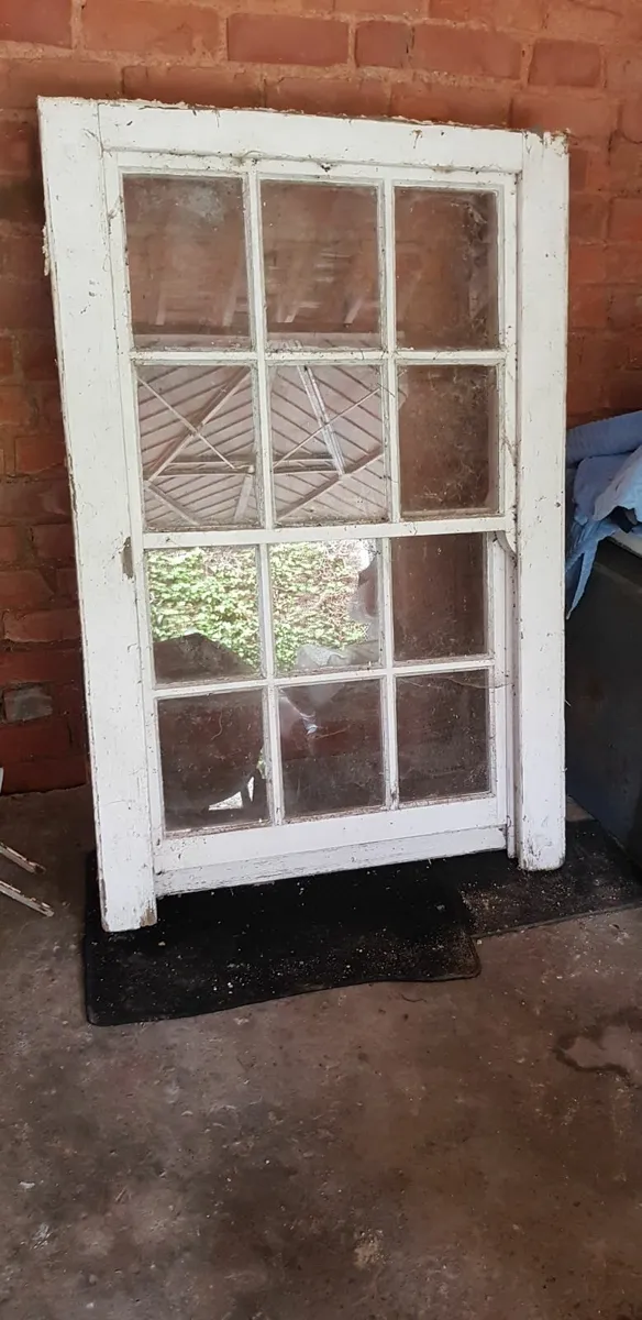 Wooden sash window - Image 1