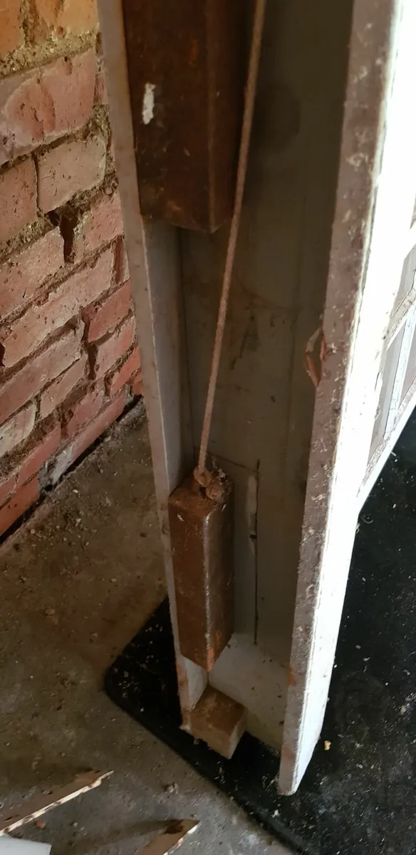 Wooden sash window - Image 3