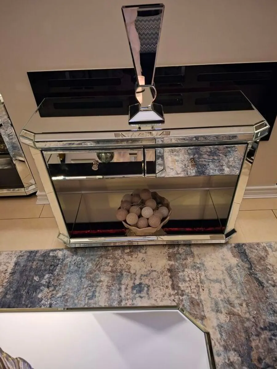 Mirrored Console Unit - Image 1