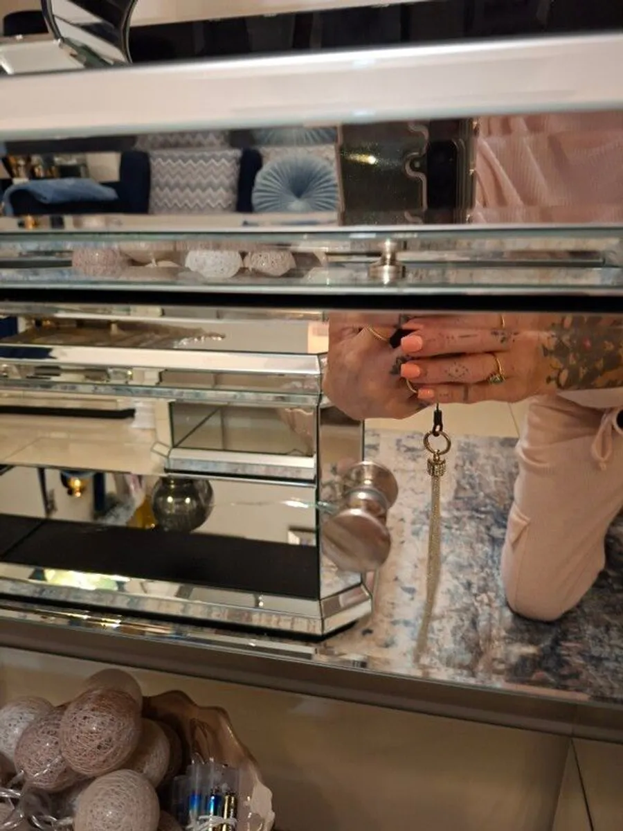 Mirrored Console Unit - Image 4