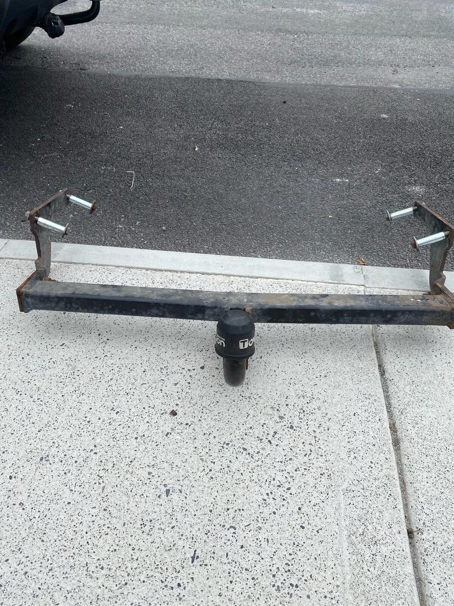 Car Hitch - Image 1