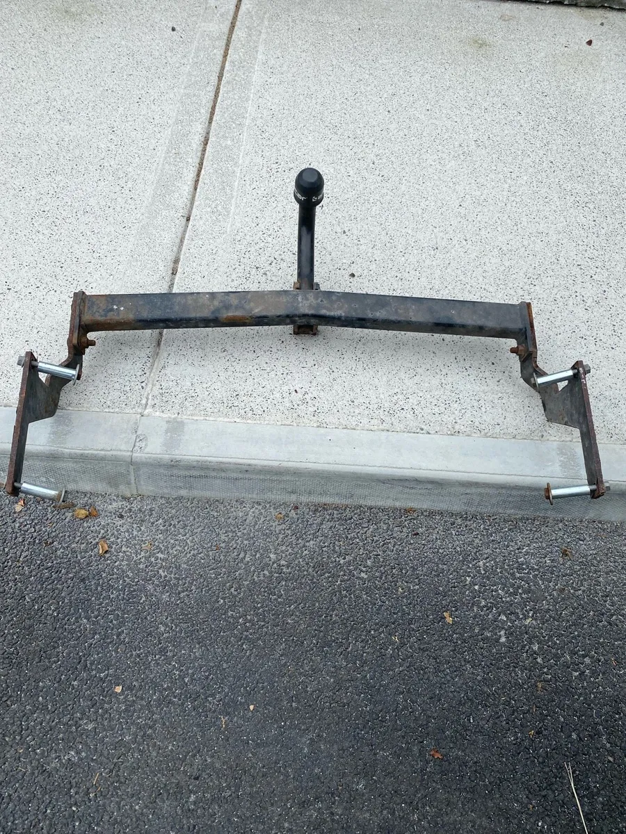 Car Hitch - Image 2