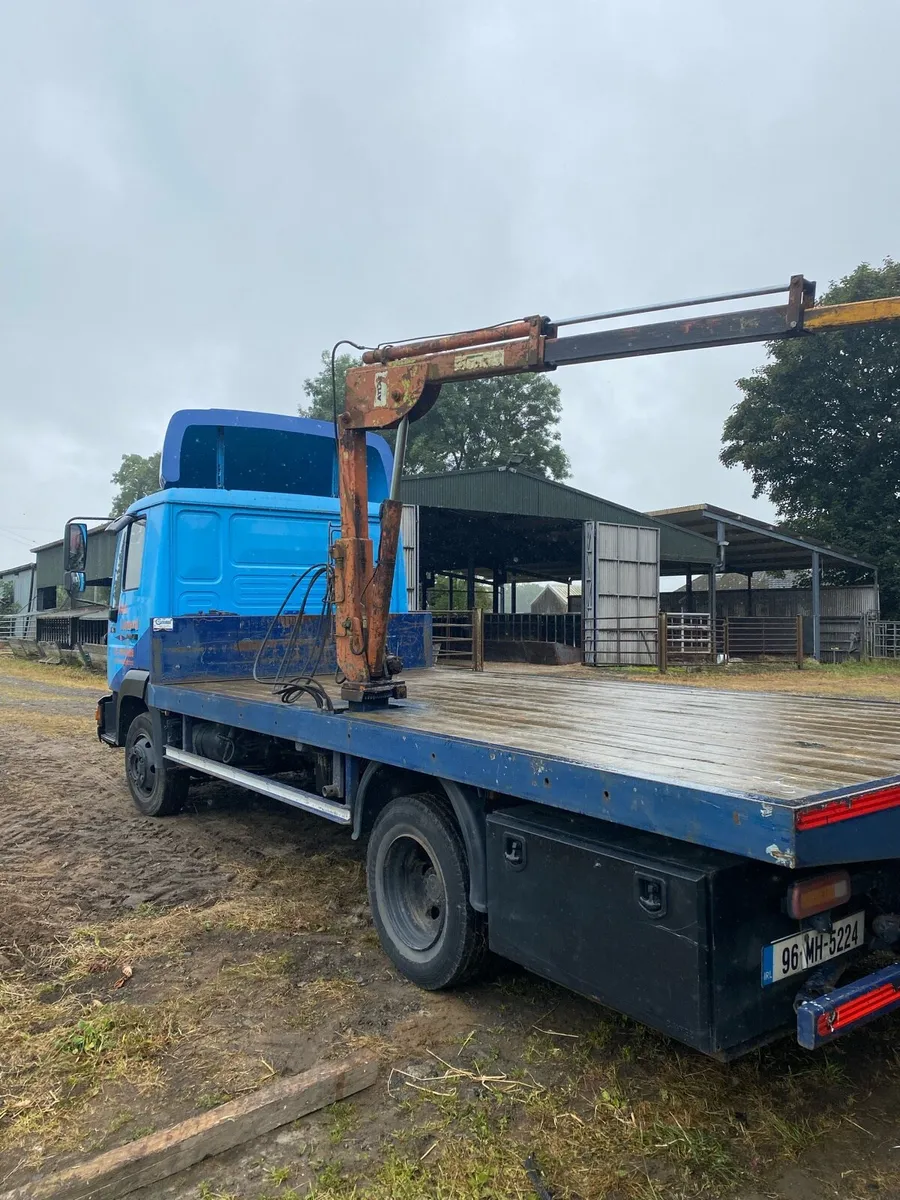 Man7.5 tonne crane lorry/ livestock body - Image 3