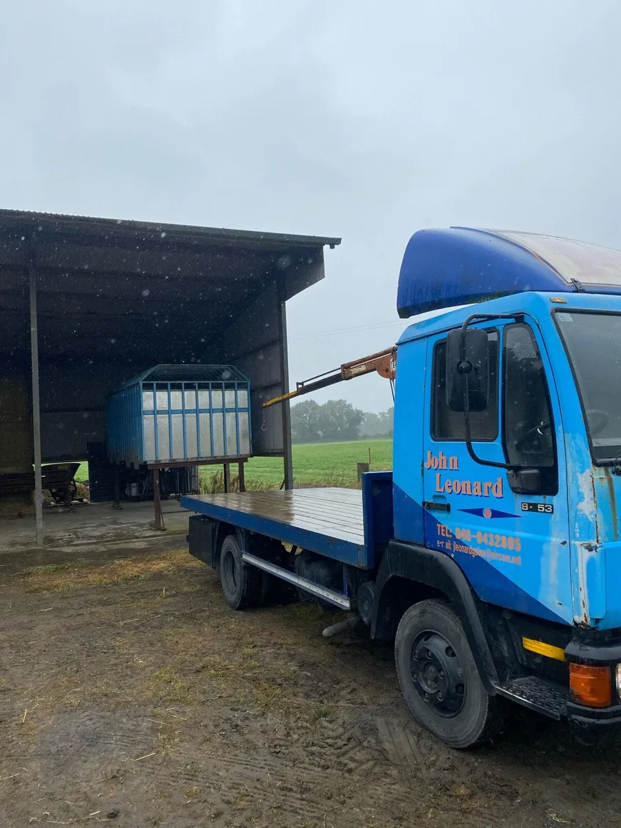 Man7.5 tonne crane lorry/ livestock body - Image 4