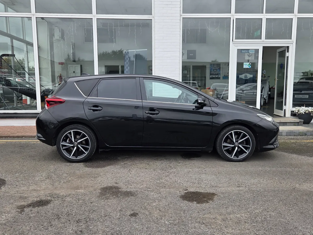 Toyota Auris 2017 - Image 3