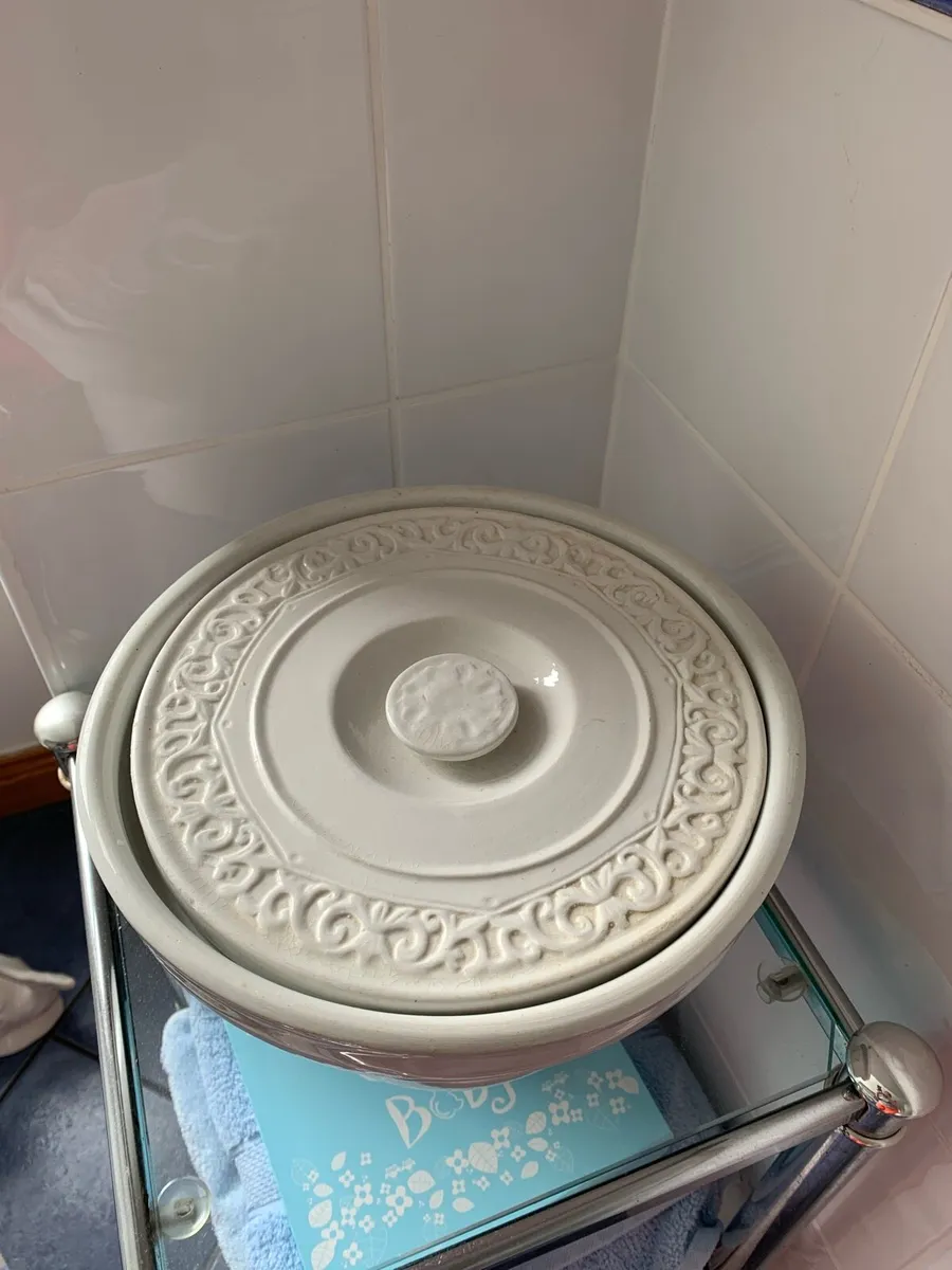 Ceramic commode insert - Image 1