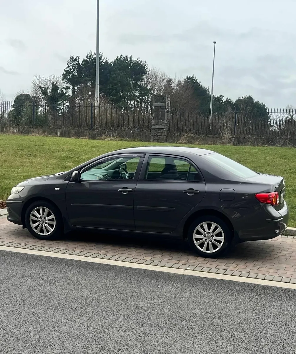 Toyota Corolla 2009 - Image 2