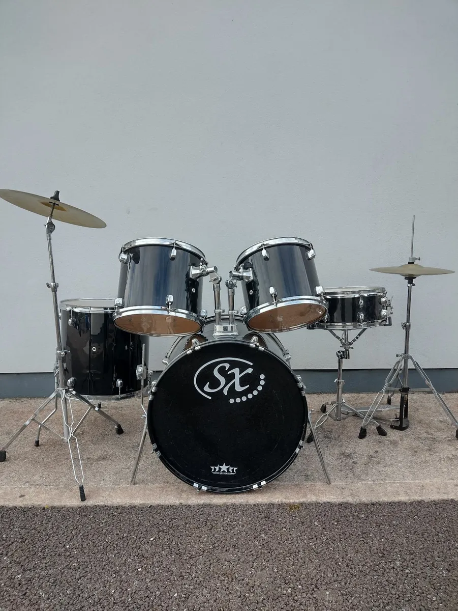 Full Drum Kit.