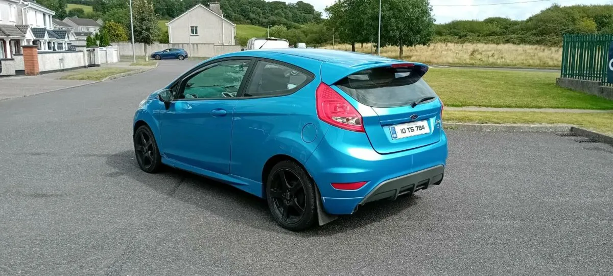 2010 Ford Fiesta zetec-s nct 3/26 tax 11/25 low km - Image 3