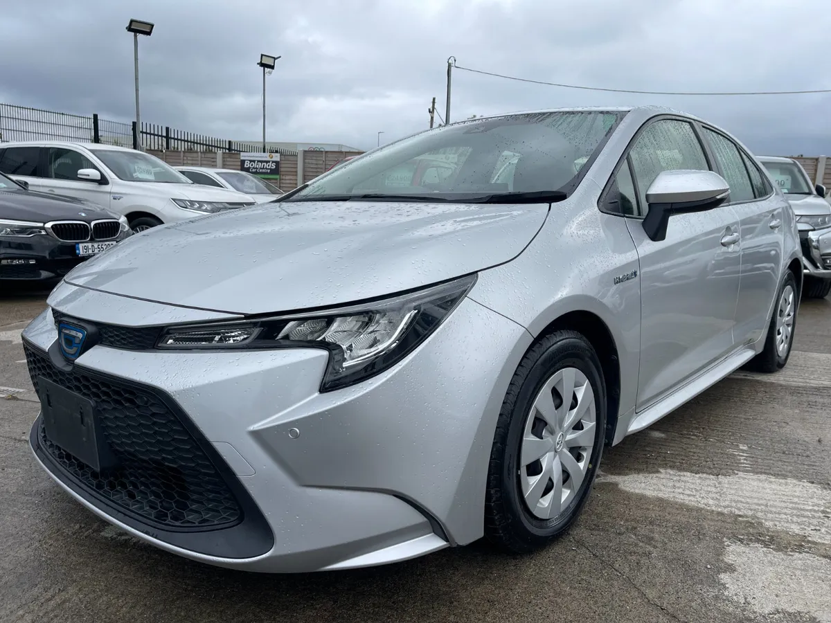 192 Toyota Corolla Hybrid 1.8 Automatic Saloon 4dr - Image 3