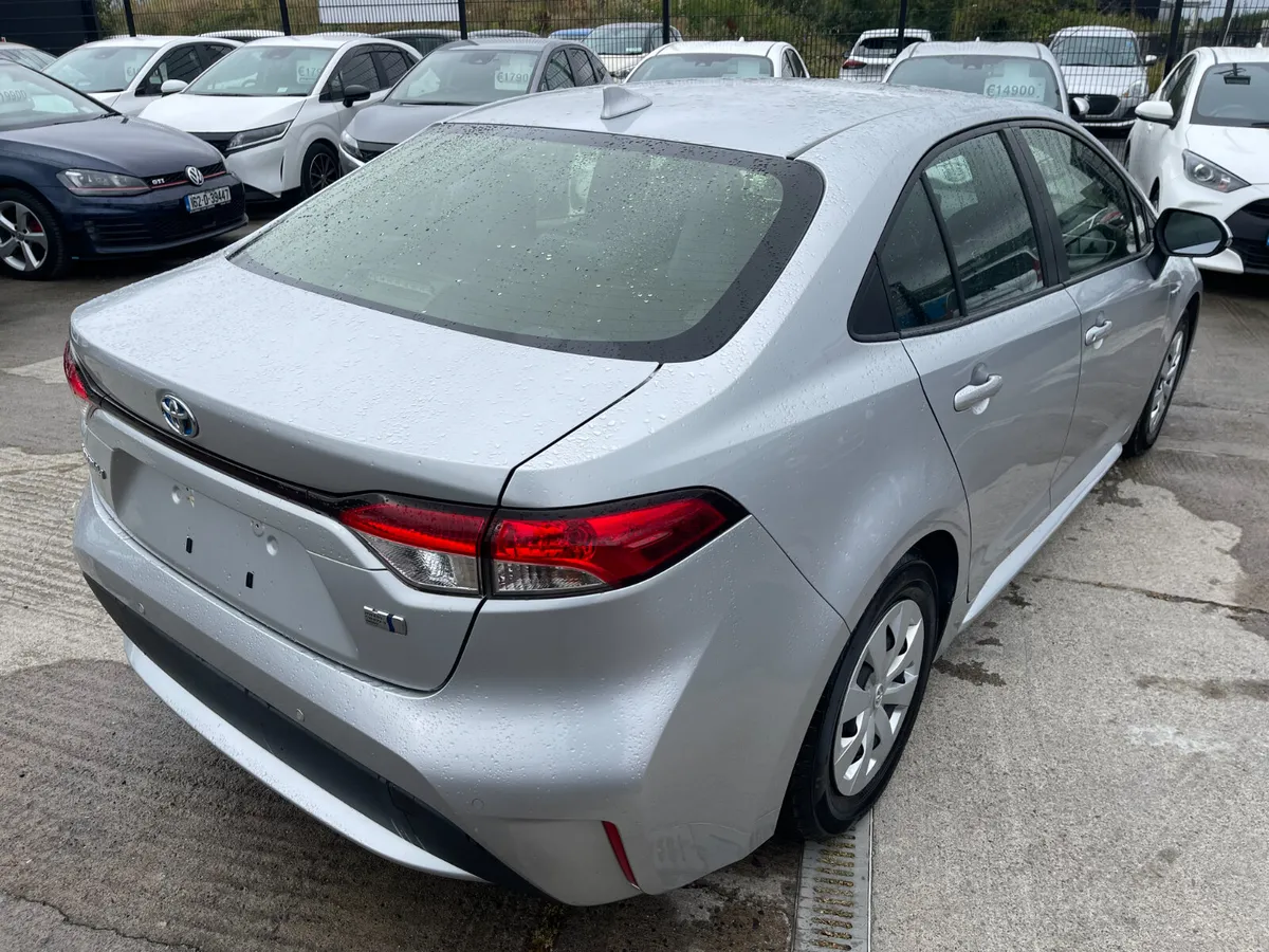 192 Toyota Corolla Hybrid 1.8 Automatic Saloon 4dr - Image 4