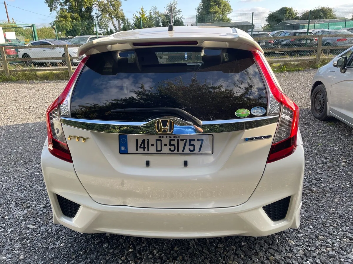 Honda fit hybrid 2014 - Image 3
