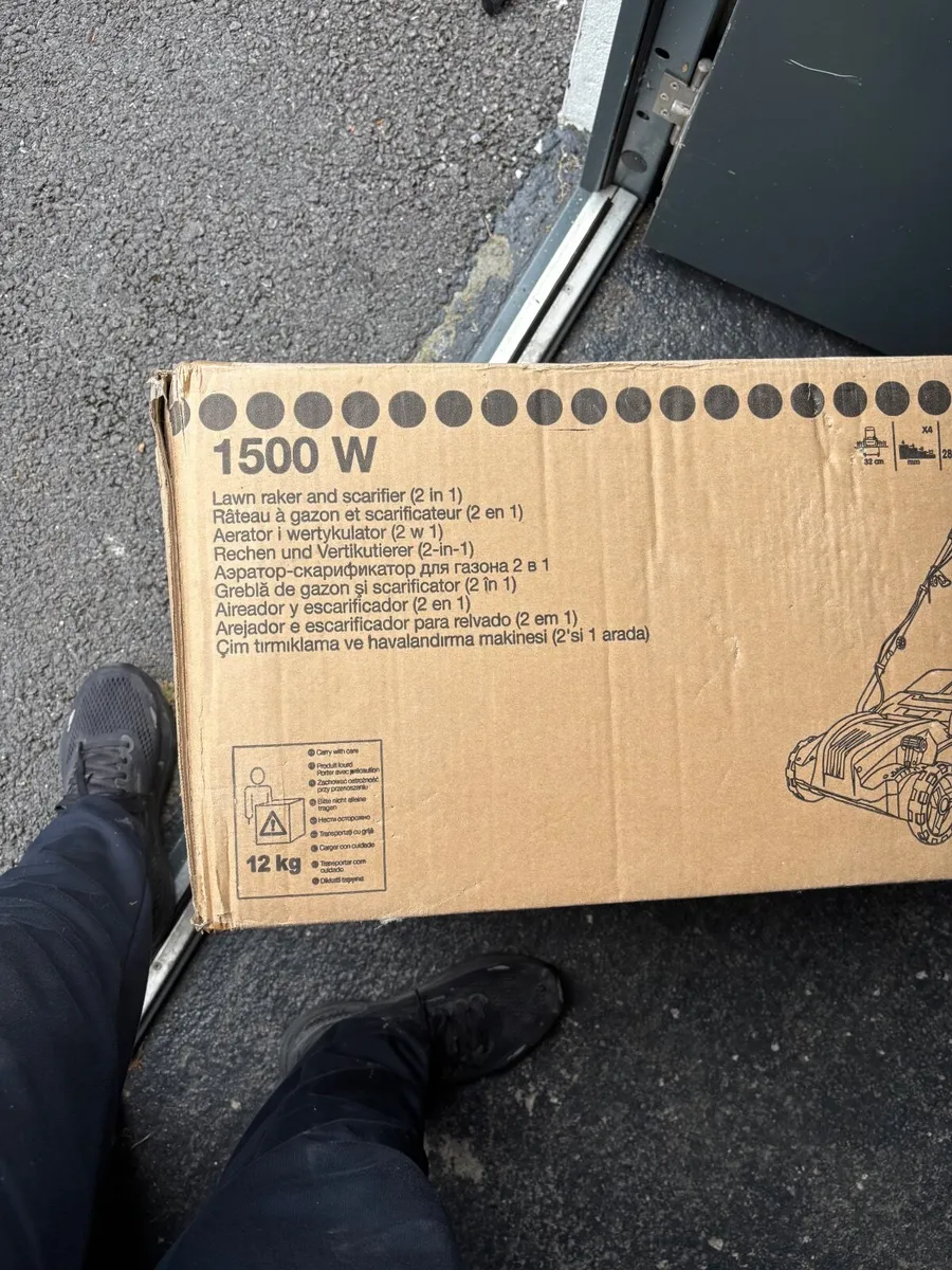 Lawn raker and scarifier - Image 1