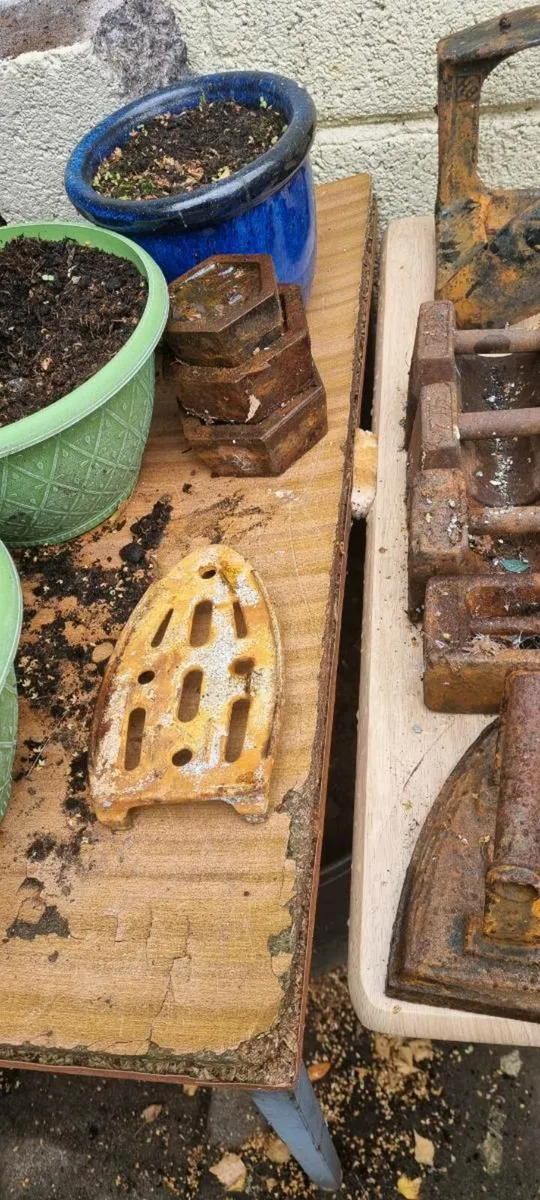 Old antique weights and Irons - Image 2