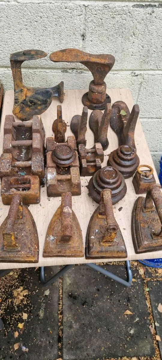 Old antique weights and Irons - Image 3
